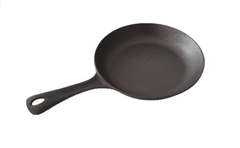 TIGAIE DIN FONTA CU MANER, DIAMETRU 26 cm